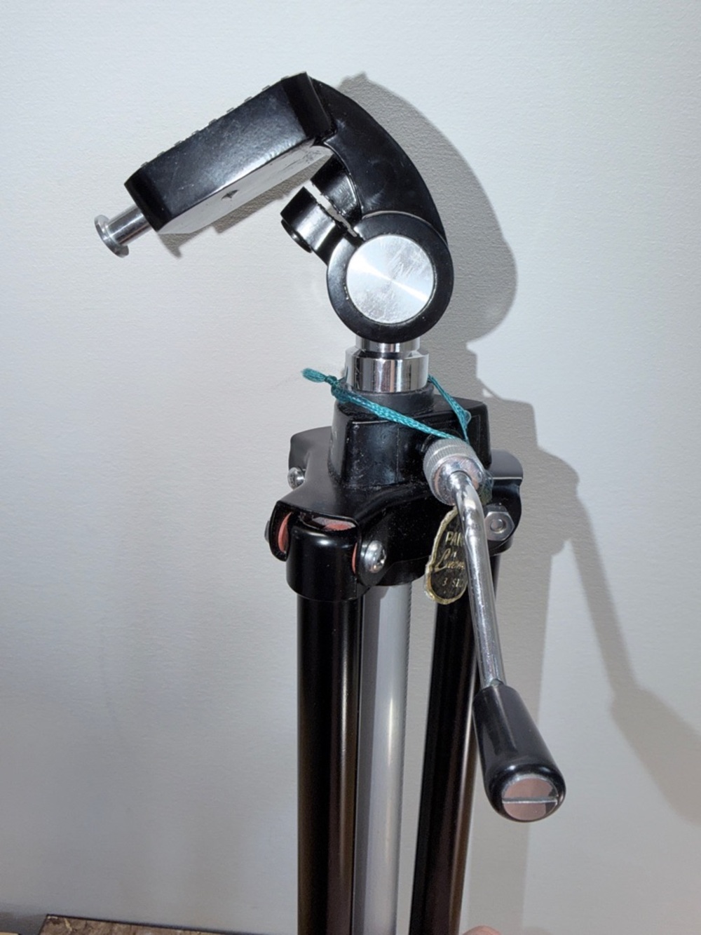 Vintage PAN-LOK Cinematic Black Camera Tripod with Adjustable Head 🎥 - Picture 5 of 7